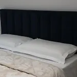 Lakeside Comfort - Self Check-in Apartment *